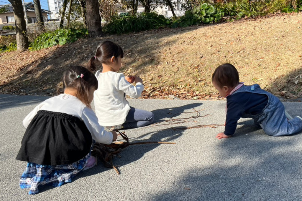 遊んでいる子供たち