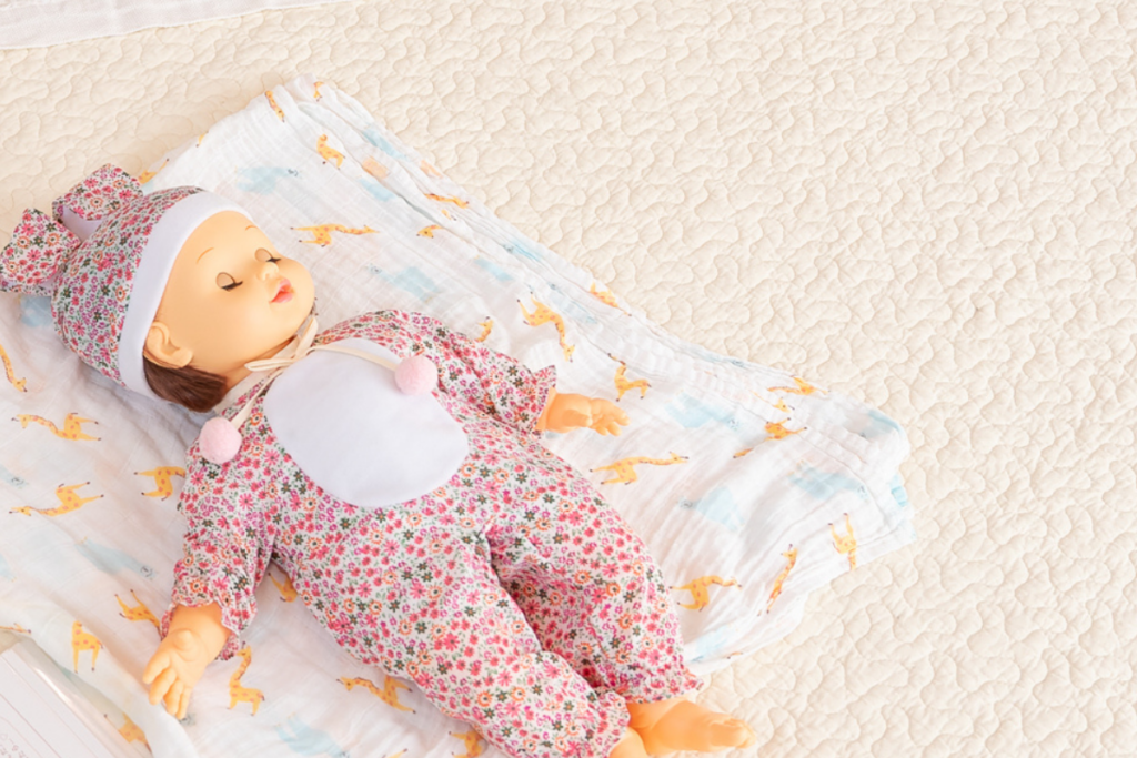 ベビーマッサージの人形