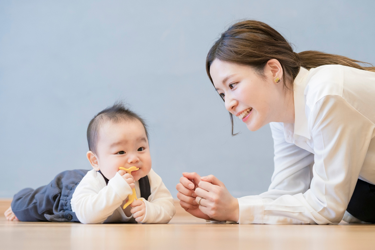 ベビーマッサージ教室の赤ちゃんとママ