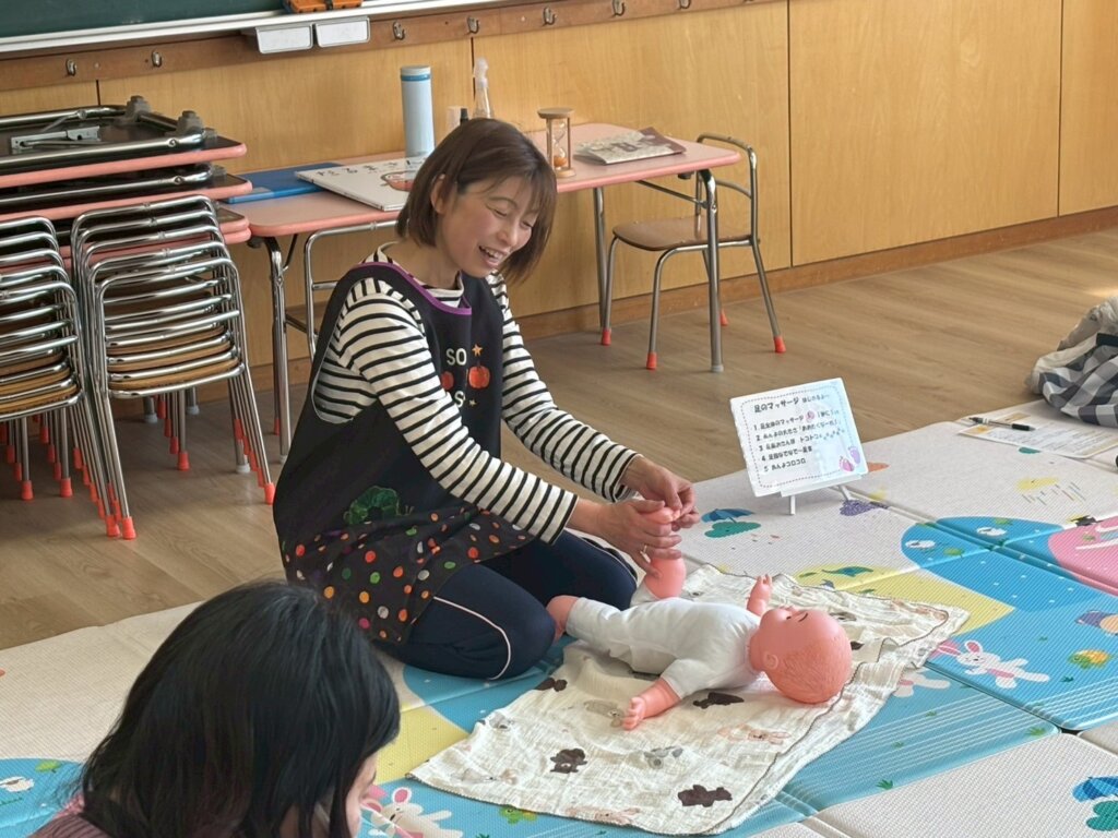 きそ幼稚園のベビーマッサージ講師